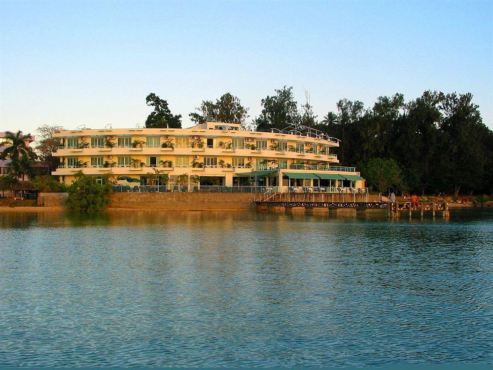 Chantillys On The Bay Hotel Port Vila Exterior photo